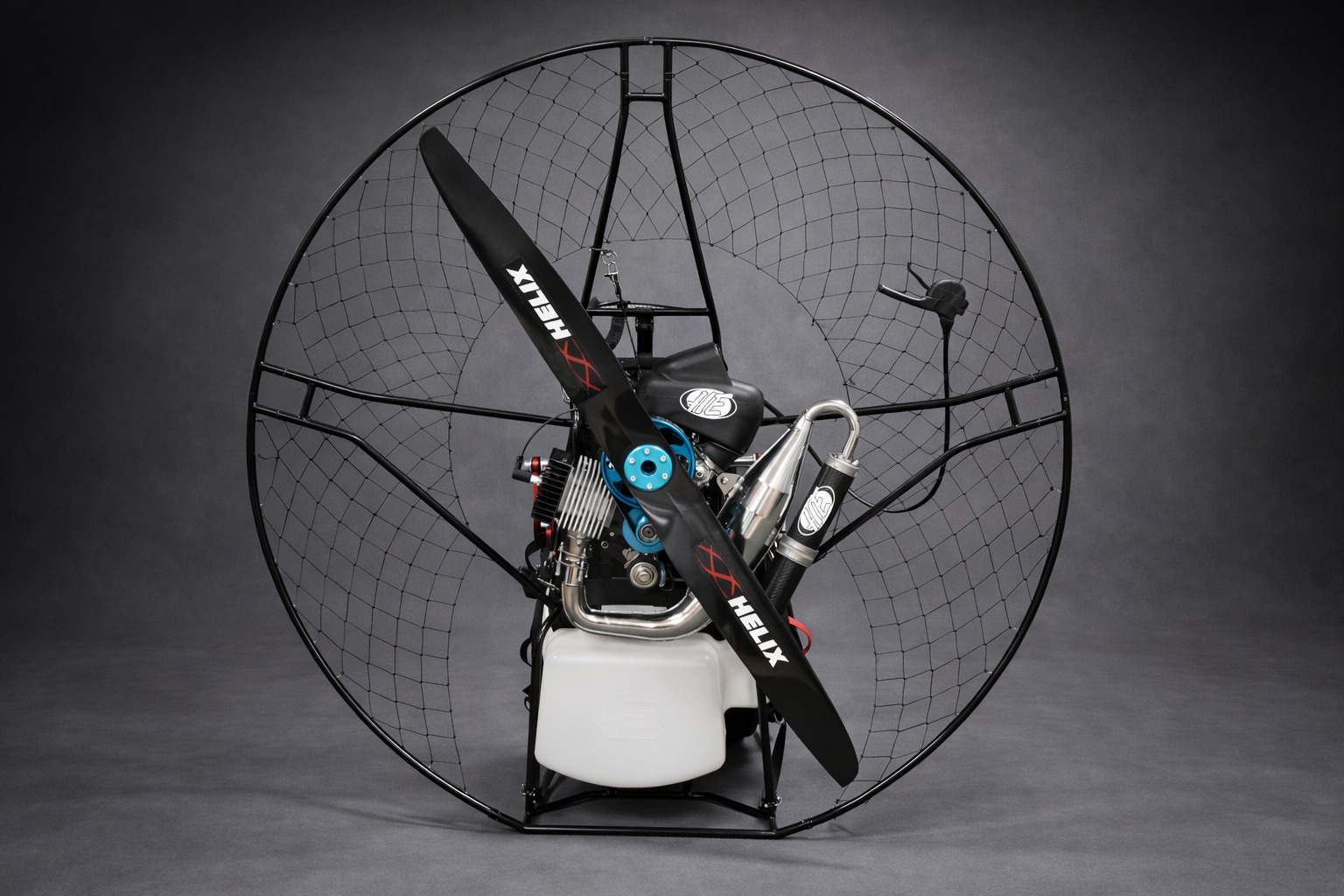 Daytona MVL complete ready-to-fly paramotor with Helix propeller against sandstone backdrop