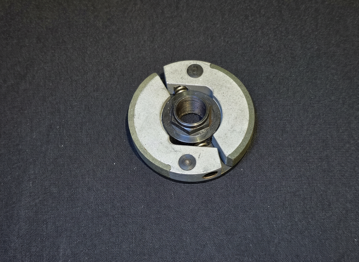 Two-shoe centrifugal clutch assembly for HE Paramotors MVL 125 engine