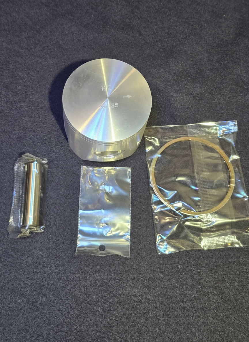 HE-branded piston kit with piston, ring, wrist pin and circlips for MV2 and RS 206 engines